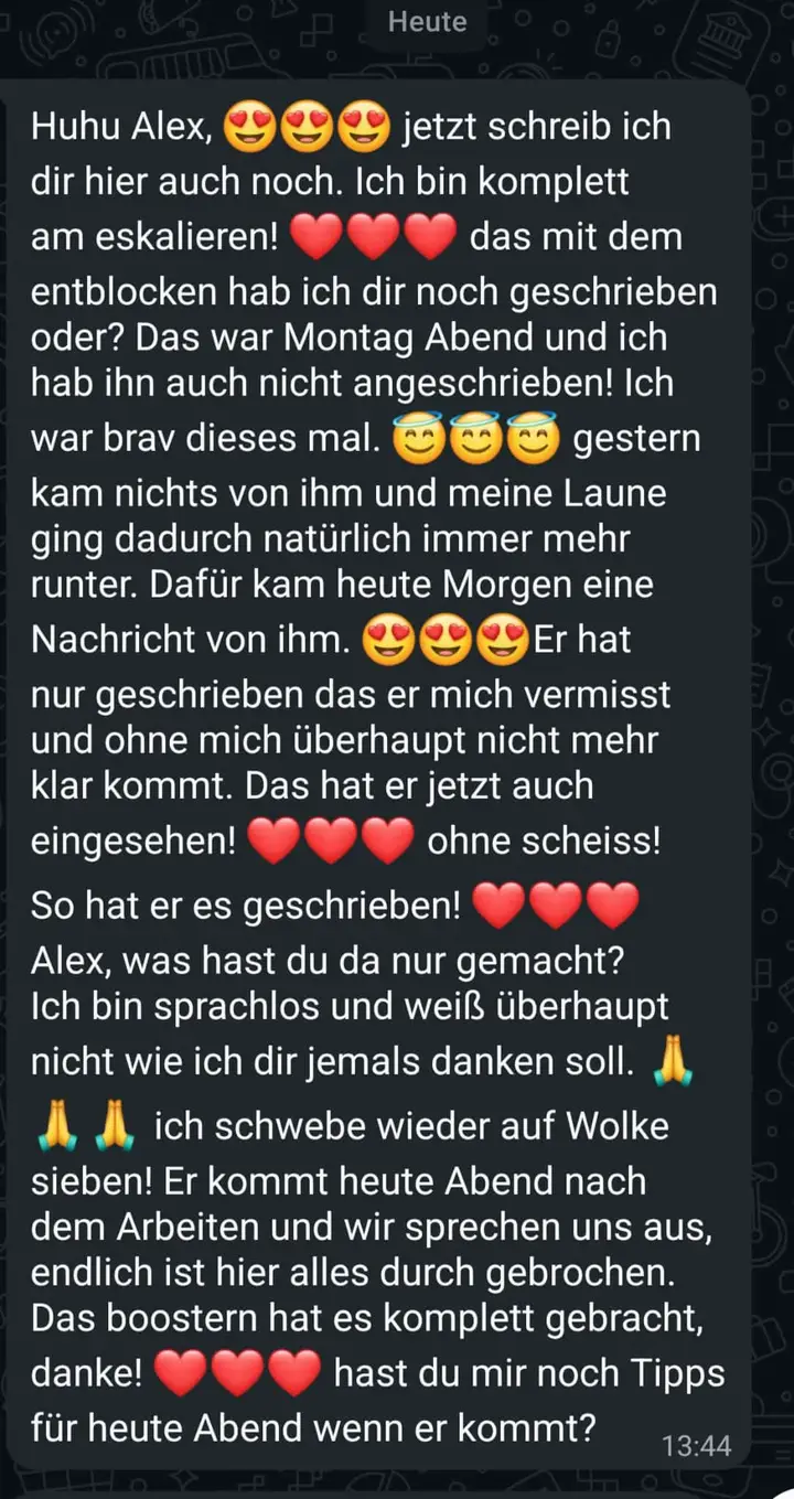 WhatsApp-Nachricht an Alex: Er hat geschrieben, dass er mich vermisst, heute Abend sprechen wir uns aus.
